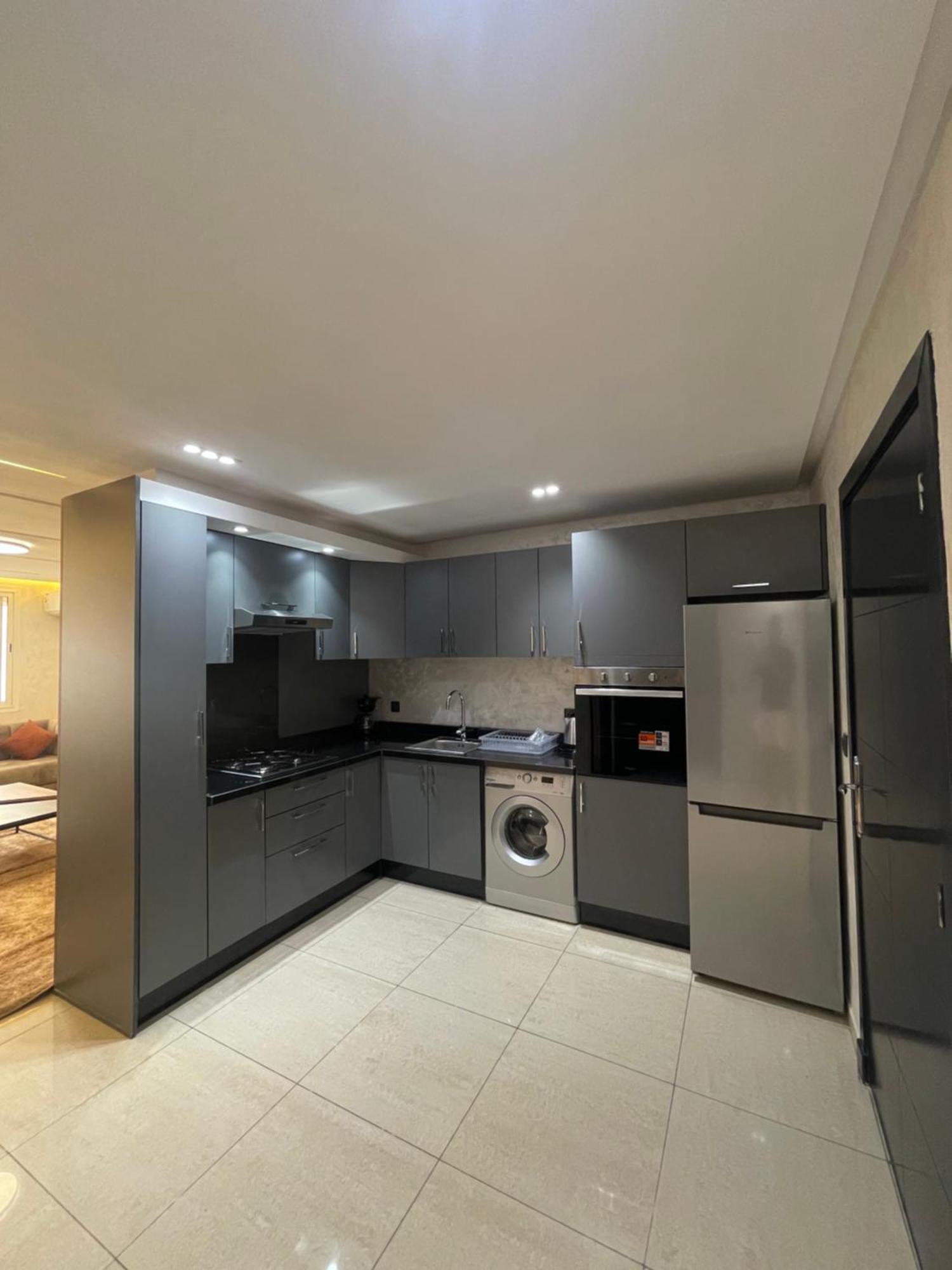 Luxe In Apartment *