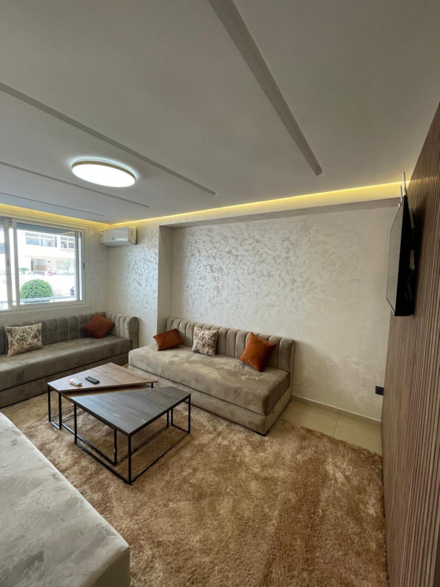 Luxe In Apartment *